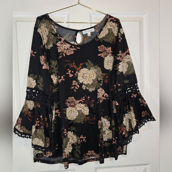 Stem & Vine Bell Sleeve Blouse Floral Black and Cream 3x - Picture 1 of 5